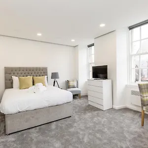 Refurbished Studio Next To The Royal Mile Apartment
